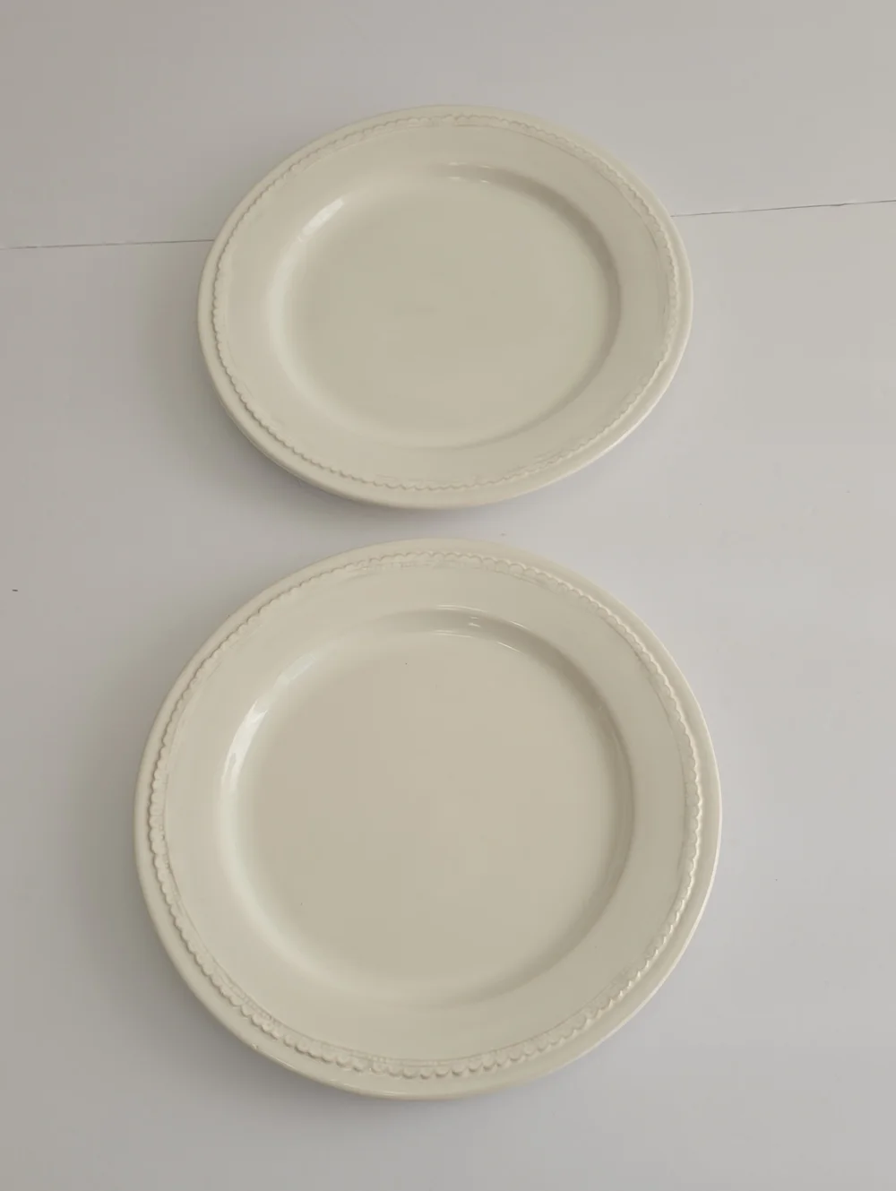 Pottery Barn Set Of 2 Napoli White Dinner Plates Scalloped Made In Italy